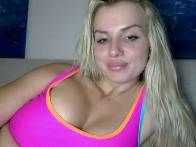 CorneliaSweet live cam on BongaCams
