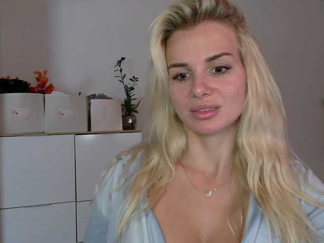 CorneliaSweet live cam on BongaCams
