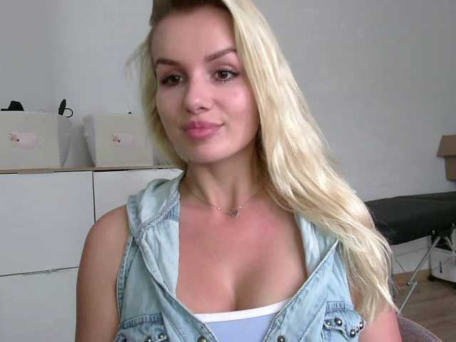 CorneliaSweet live webcam show