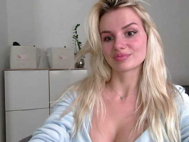 CorneliaSweet live cam on BongaCams