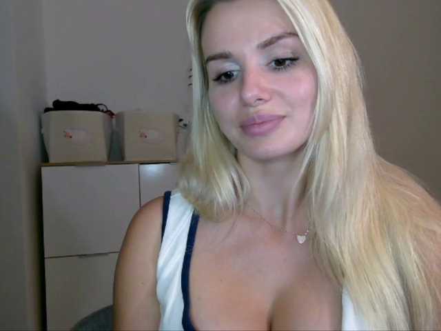 CorneliaSweet live cam on BongaCams