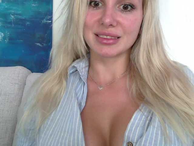 CorneliaSweet live cam on BongaCams