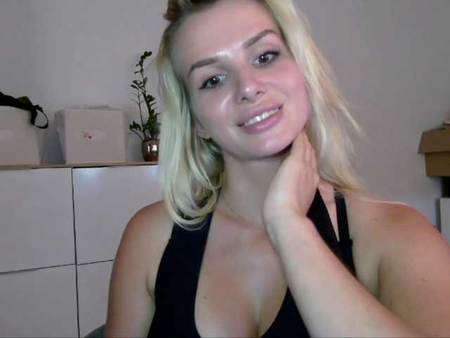 CorneliaSweet live cam on BongaCams
