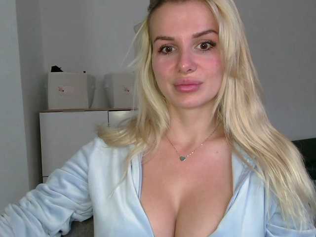 CorneliaSweet live cam on BongaCams