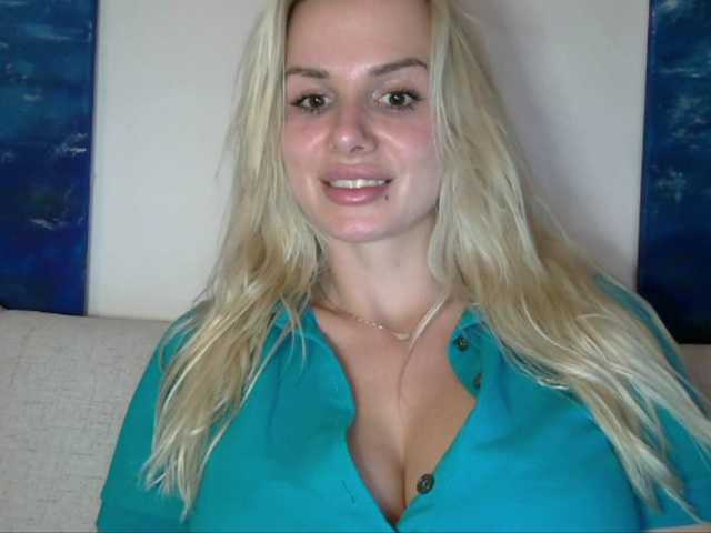 CorneliaSweet live cam on BongaCams