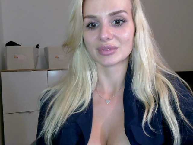 CorneliaSweet live cam on BongaCams