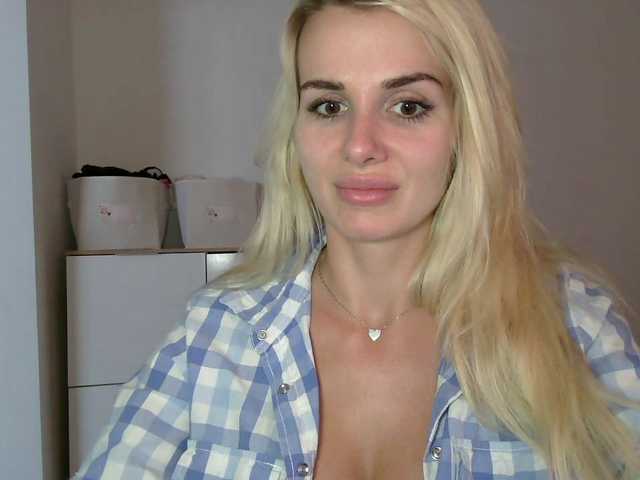 CorneliaSweet live cam on BongaCams