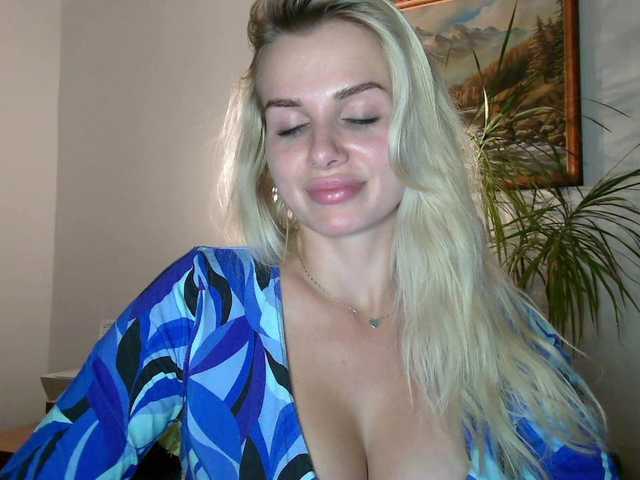 CorneliaSweet live cam on BongaCams