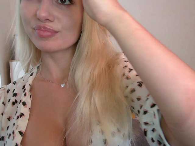 CorneliaSweet live cam on BongaCams