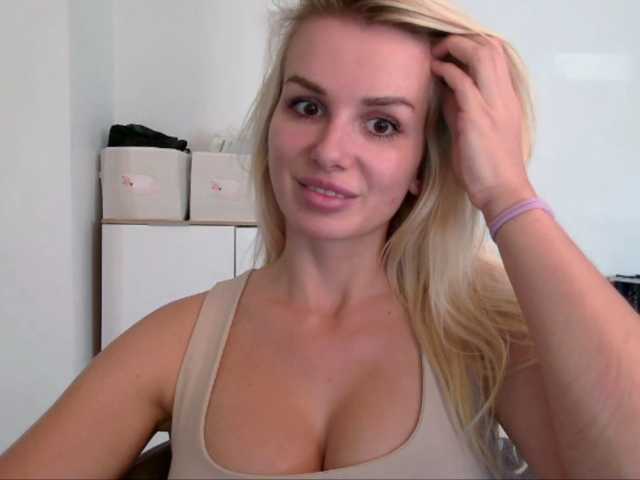 CorneliaSweet live cam on BongaCams