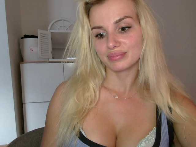 CorneliaSweet live cam on BongaCams