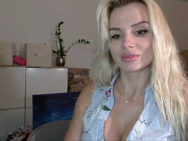 CorneliaSweet live cam on BongaCams