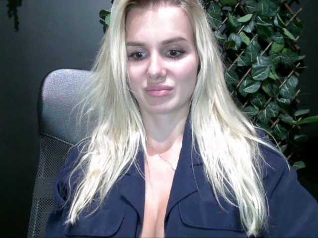 CorneliaSweet live cam on BongaCams
