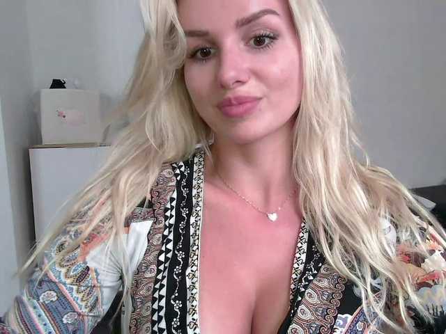 CorneliaSweet live webcam show