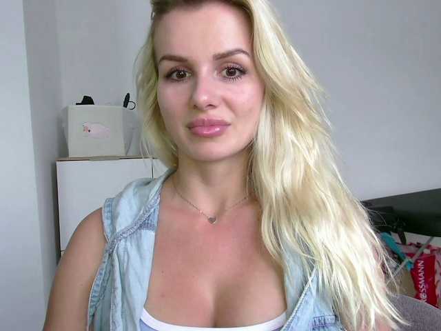 CorneliaSweet live webcam show