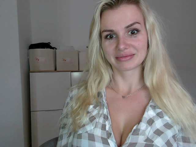 CorneliaSweet live cam on BongaCams