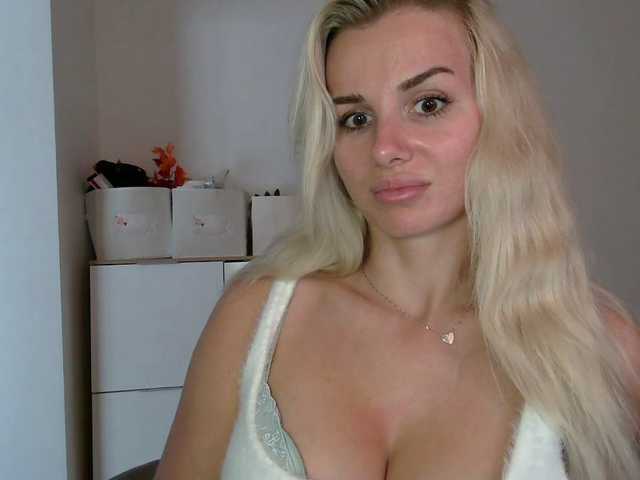 CorneliaSweet live cam on BongaCams