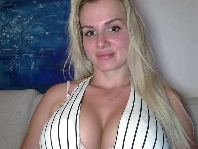 CorneliaSweet live cam on BongaCams