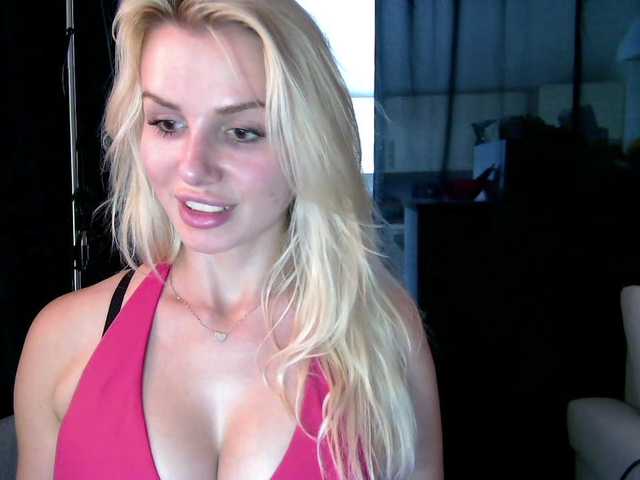 CorneliaSweet live cam on BongaCams
