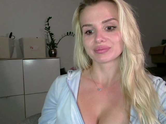 CorneliaSweet live webcam show