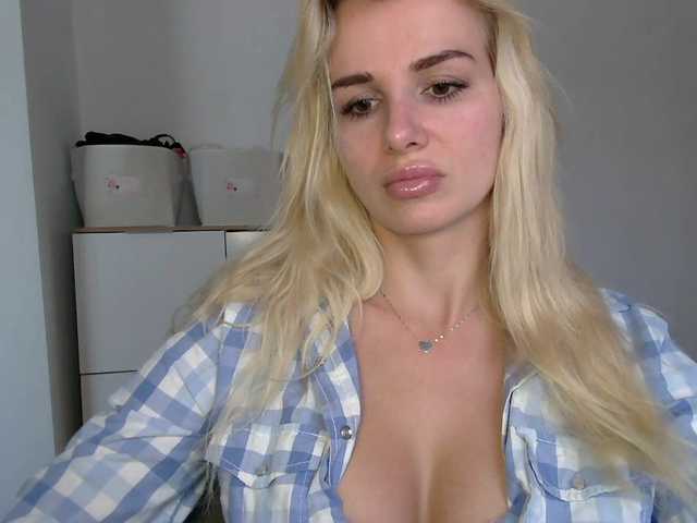 CorneliaSweet live cam on BongaCams