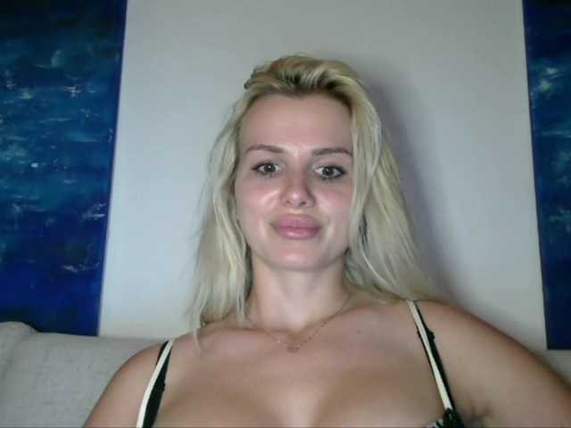 CorneliaSweet live cam on BongaCams