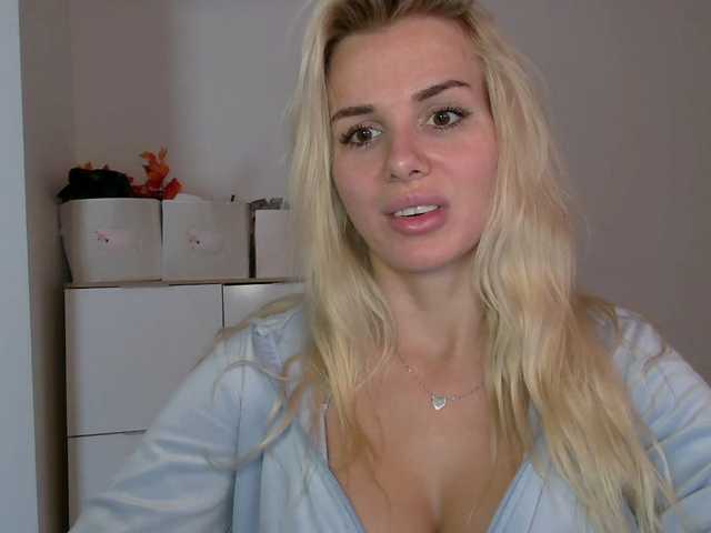 CorneliaSweet live cam on BongaCams
