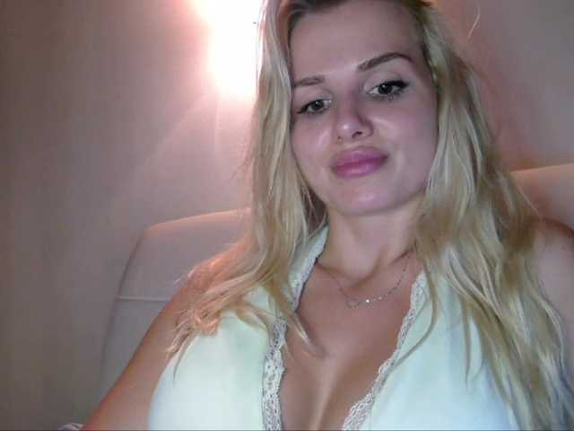 CorneliaSweet live cam on BongaCams