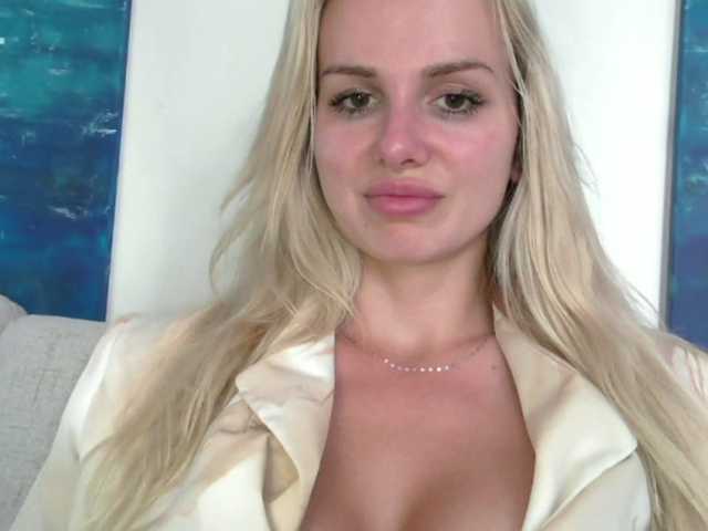 CorneliaSweet live cam on BongaCams
