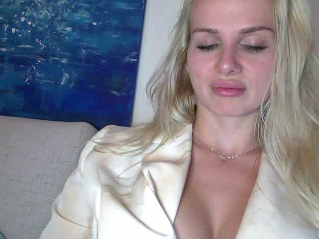 CorneliaSweet live cam on BongaCams