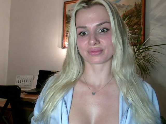 CorneliaSweet live cam on BongaCams