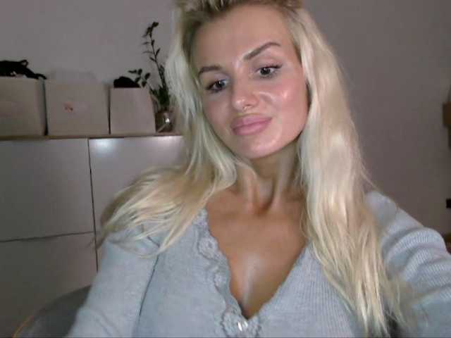 CorneliaSweet live cam on BongaCams