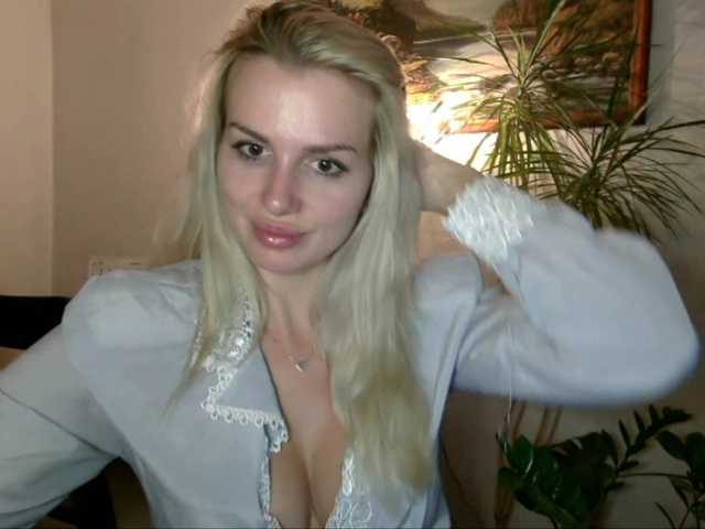 CorneliaSweet live cam on BongaCams