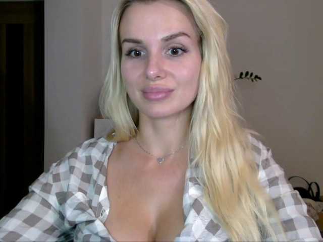 CorneliaSweet live cam on BongaCams