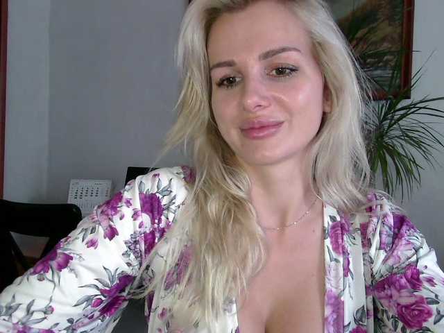 CorneliaSweet live cam on BongaCams