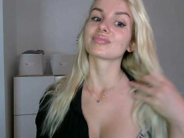 CorneliaSweet live cam on BongaCams