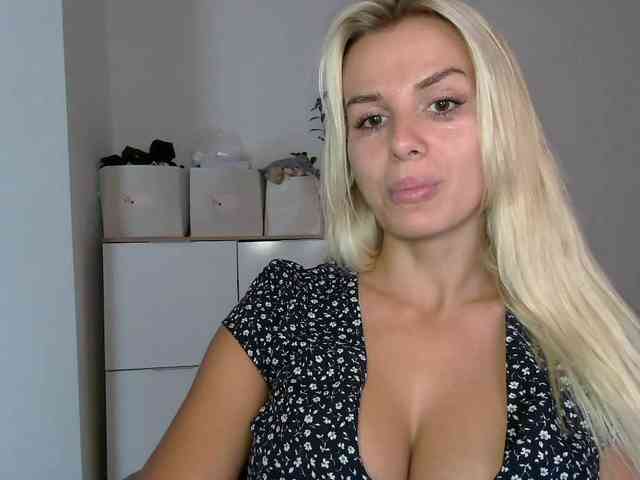 CorneliaSweet webcam