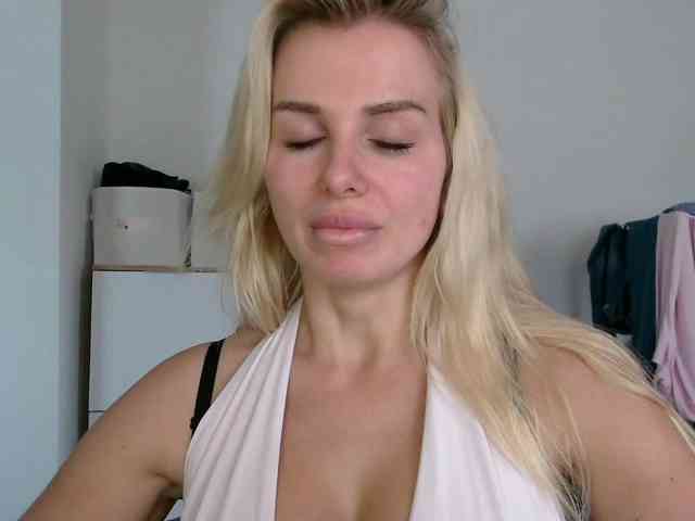 CorneliaSweet webcam