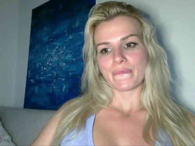 CorneliaSweet webcam