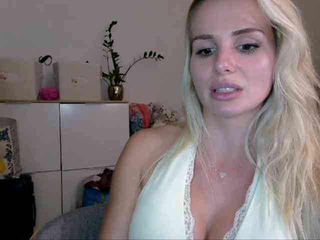 CorneliaSweet webcam
