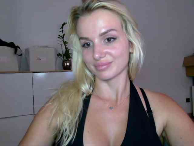 CorneliaSweet webcam