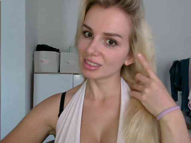 CorneliaSweet webcam