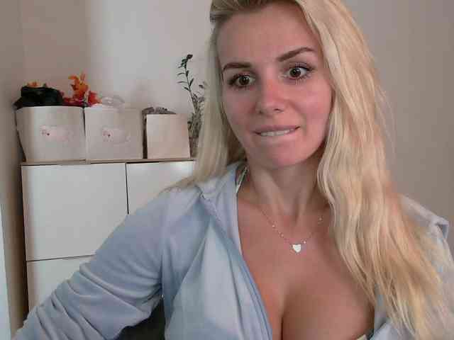 CorneliaSweet webcam