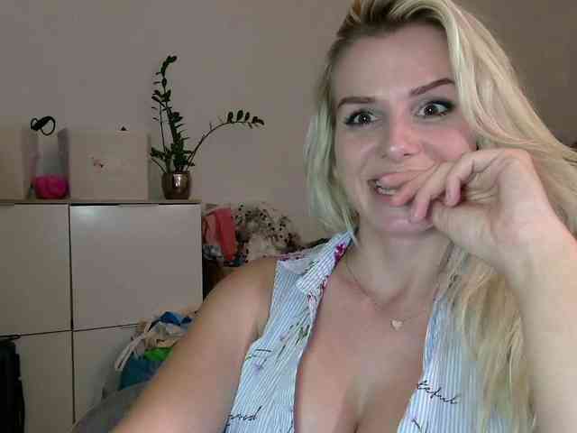 CorneliaSweet webcam