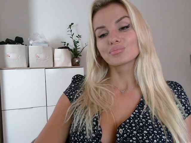 CorneliaSweet webcam