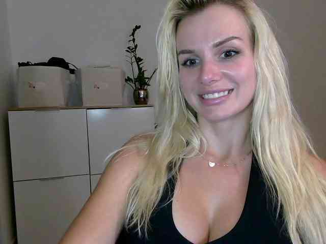 CorneliaSweet webcam