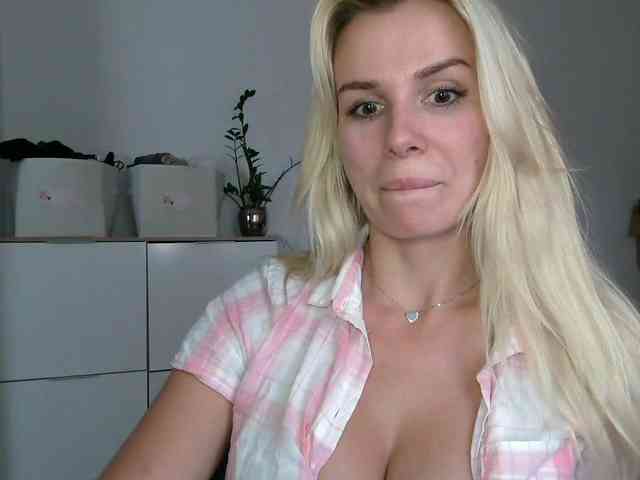 CorneliaSweet webcam