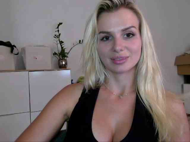 CorneliaSweet Live Webcam on BongaCams