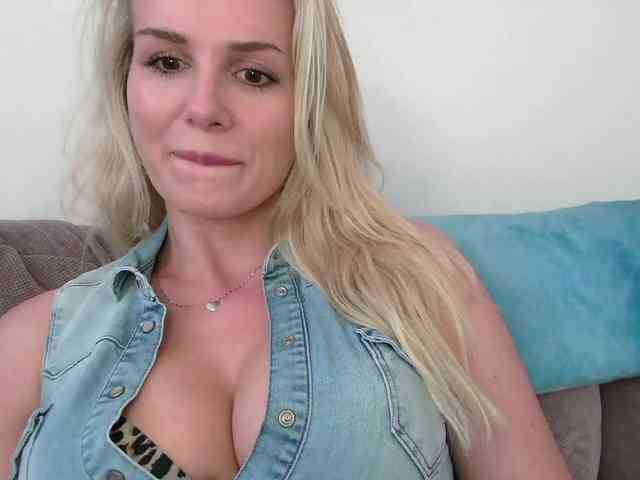 CorneliaSweet webcam