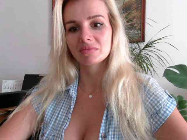 CorneliaSweet webcam
